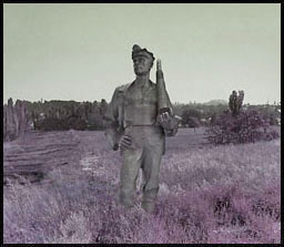 Статуя шахтера